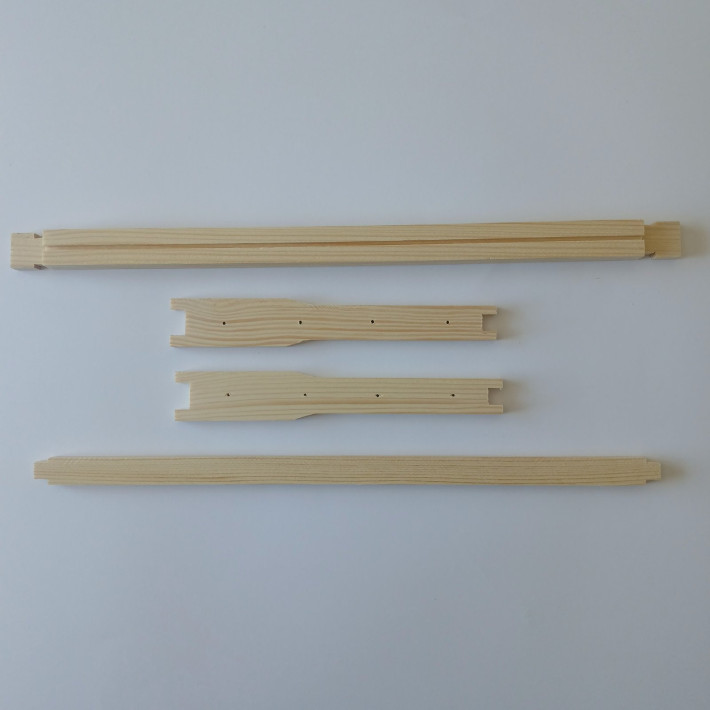 Ruto (Langstroth) rėmelio ruošinys, suneriamas 470 x 230 x 35  su 8 skylutėmis vielai